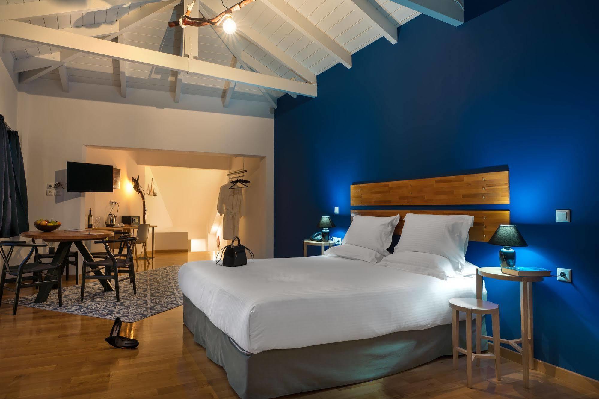 Lotus Hotel 4*